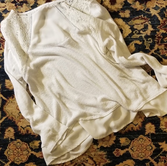Hint of Mint Lace off white top - Picture 2 of 4